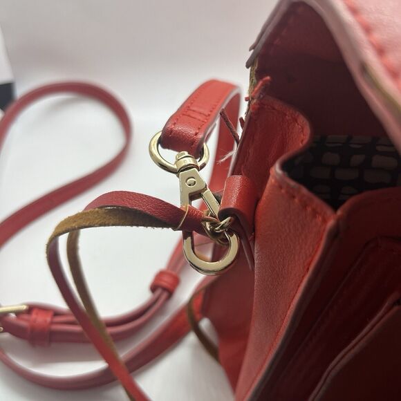 Red Vegan Faux Leather Urban Expressions handbag with adjustable strap - Picture 9 of 10